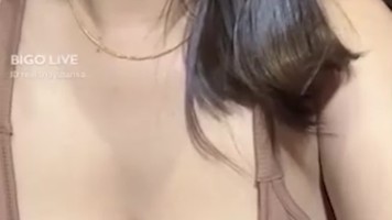 Cewek Bigo Show Belahan Susu Mantap