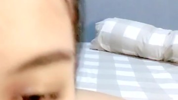 Queen Fauzii Pose Ngangkang Lepas Celana