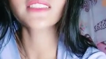 Rina 19yo Show Bugil Mangolive