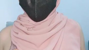 Caca Jilbab Semok Colmek Sange Berat